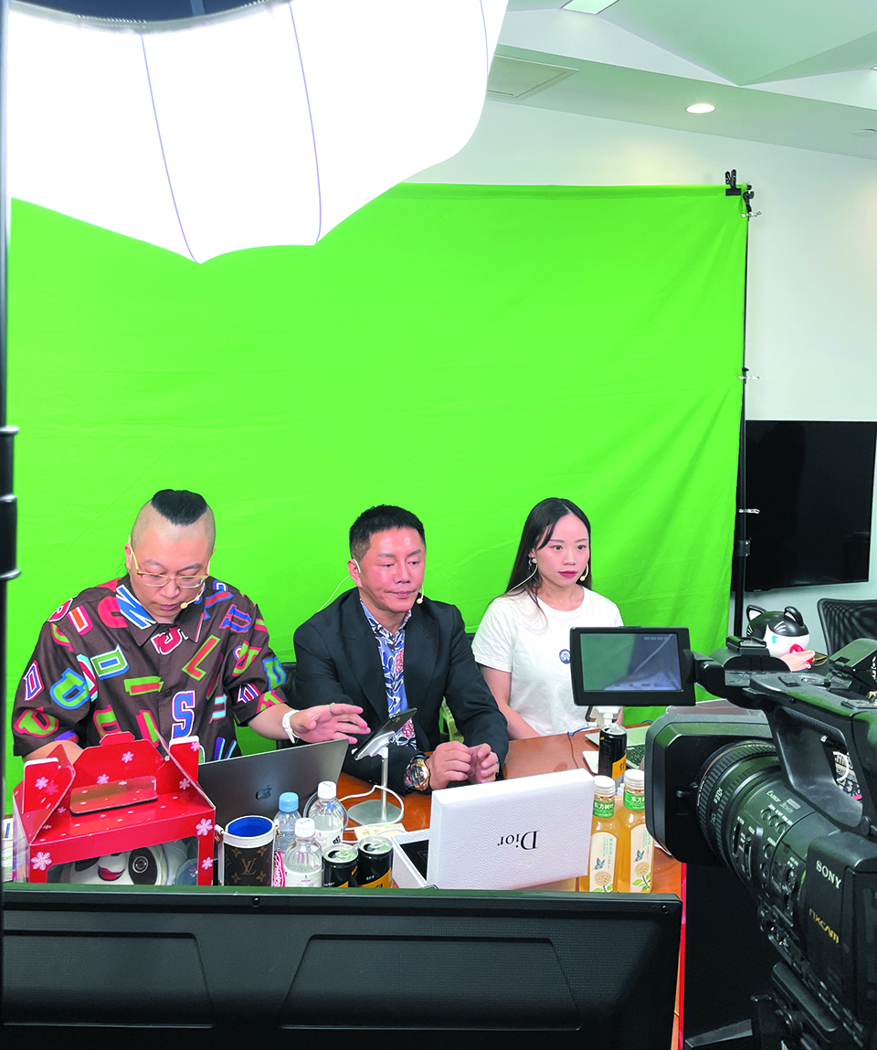 绚魅国际直播嗨购节 二十多万在线 马娅会长等一众大伽助力