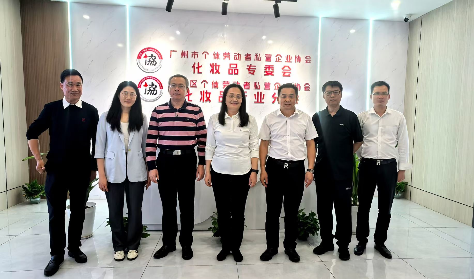 白云区政府市场监管局局长邓文率多位副局长和美湾办主任来阿瑞美谷调研