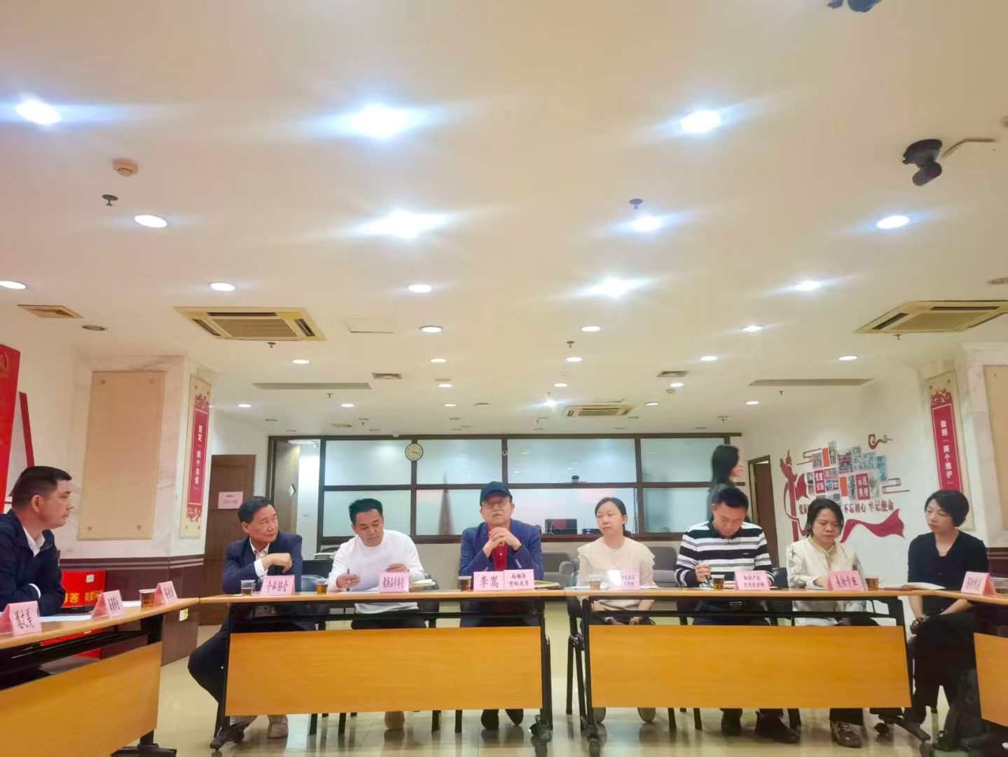 出席海珠区美妆产业高质量发展座谈会